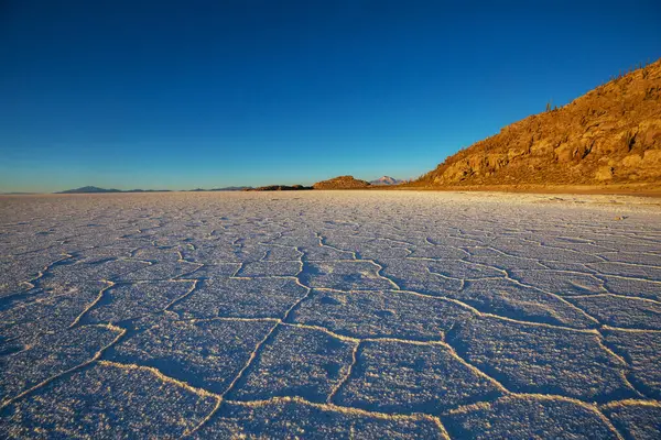 Salar de Uyuni, Bolivya, Güney Amerika 'da alışılmadık terk edilmiş peyzajlar