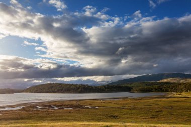 Dünyanın sonu. Beagle çevresindeki güzel doğal manzara. Ushuaia, Arjantin 'deki ses.