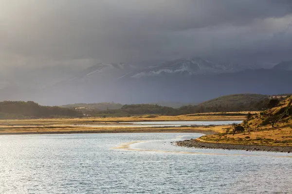 世界的尽头 阿根廷乌斯怀亚比格尔声音周围美丽的自然景观 — 图库照片