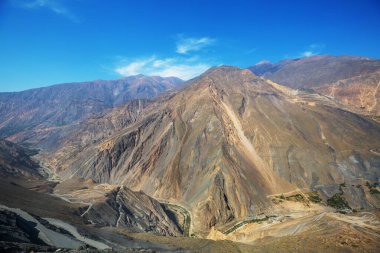 Peru 'daki And Dağları' ndaki (veya Güney Cordilleras 'taki) güzel dağlar