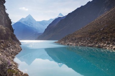 Cordillera Blanca, Peru, Güney Amerika 'daki Paron Gölü.