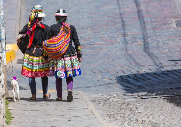 Τοπικοί Άνθρωποι Παραδοσιακά Ρούχα Στο Περού Νότια Αμερική Εικόνα Αρχείου