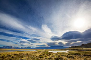 Patagonya 'daki güzel dağ manzaraları. Güney Amerika, Arjantin 'de dağlar gölü.