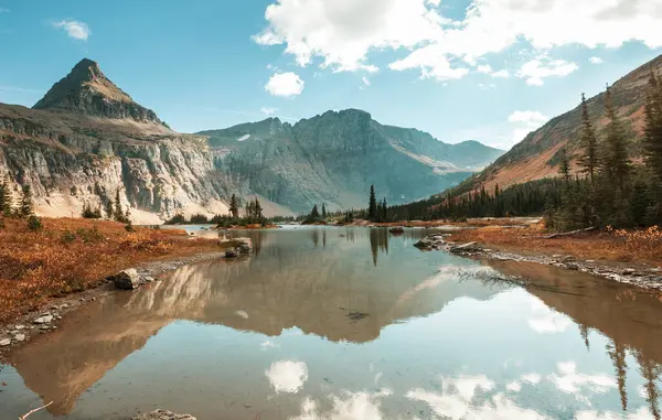 氷河国立公園の絵のような岩のピーク モンタナ州 アメリカ 美しい自然景観 ストック写真