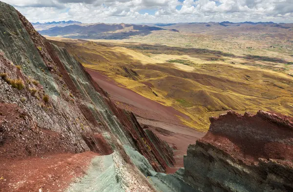 Όμορφο Ορεινό Τοπίο Στο Περού Pallay Poncho Εναλλακτική Rainbow Βουνά Εικόνα Αρχείου