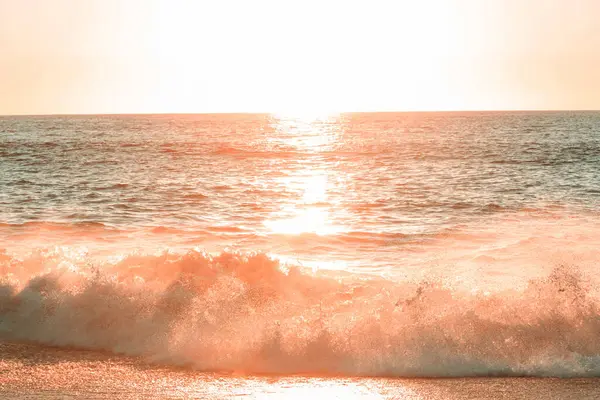Blaue Welle Strand Dramatischer Natürlicher Hintergrund lizenzfreie Stockfotos