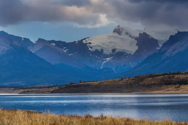 Όμορφα Ορεινά Τοπία Στην Παταγονία Ορεινή Λίμνη Στην Αργεντινή Νότια Εικόνα Αρχείου