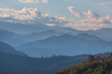 Güney Amerika, Bolivya 'da gün doğumunda dağ silueti
