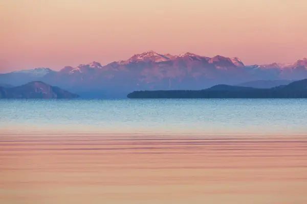 巴塔哥尼亚美丽的山景 阿根廷 南美洲的山区湖 免版税图库图片