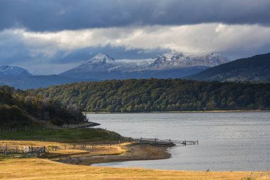 Dünyanın sonu. Beagle çevresindeki güzel doğal manzara. Ushuaia, Arjantin 'deki ses.