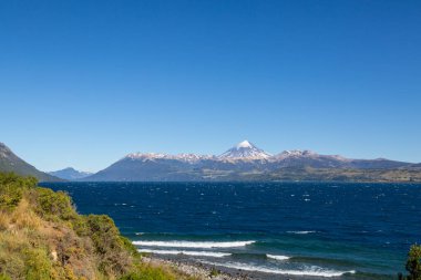 Arjantin 'de gün batımında volkan Lanin