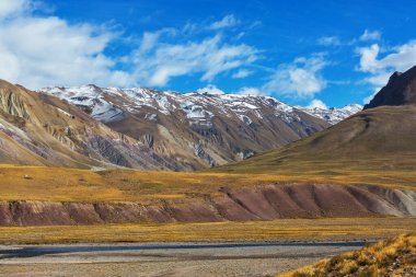 Valle Hermosa 'daki inanılmaz dağ manzaraları, Arjantin, Güney Amerika