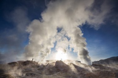 Geyser Sol de Manana, Bolivya. Güney Amerika 'da güzel sıradışı doğal manzaralar.