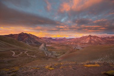 Valle Hermosa 'daki inanılmaz dağ manzaraları, Arjantin, Güney Amerika
