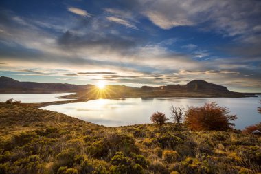 Perito Moreno Ulusal Parkı, Arjantin, Güney Amerika. Güzel renkli sonbahar mevsimi.