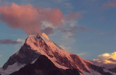 Cordillera Blanca, Peru, Güney Amerika 'daki güzel dağ manzaraları