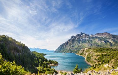 Patagonya 'daki güzel dağ manzaraları. Güney Amerika, Arjantin 'de dağlar gölü.