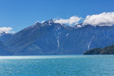 Patagonya 'daki güzel dağ manzaraları. Güney Amerika, Arjantin 'de dağlar gölü.