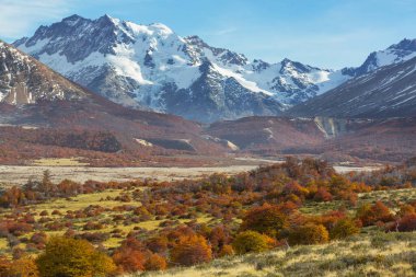 Dağlarda renkli sonbahar mevsimi