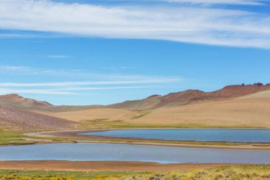 Patagonya 'daki güzel dağ manzaraları. Güney Amerika, Arjantin 'de dağlar gölü.