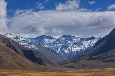 Valle Hermosa 'daki inanılmaz dağ manzaraları, Arjantin, Güney Amerika