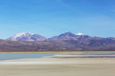 And Dağları 'ndaki Altiplano Gölü, Bolivya, Güney Amerika