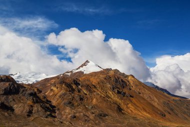 Cordillera Blanca, Peru, Güney Amerika 'daki güzel dağ manzaraları