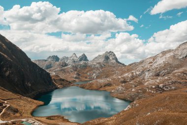 Cordillera Blanca 'da güzel dağlar, Peru, Güney Amerika