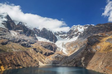 Cordillera Blanca 'da güzel dağlar, Peru, Güney Amerika