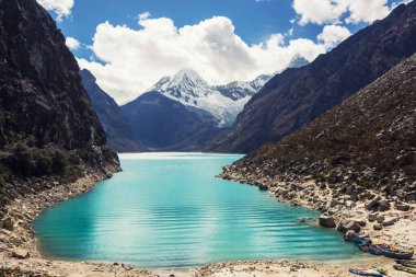 Cordillera Blanca, Peru, Güney Amerika 'daki Paron Gölü.