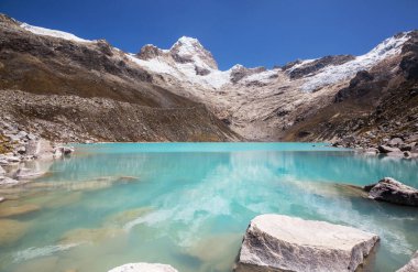 Cordillera Blanca 'da güzel dağlar, Peru, Güney Amerika