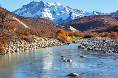 Patagonya dağlarında sonbahar sezonu, Güney Amerika, Arjantin