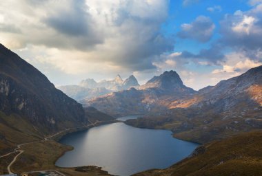 Cordillera Blanca 'da güzel dağlar, Peru, Güney Amerika