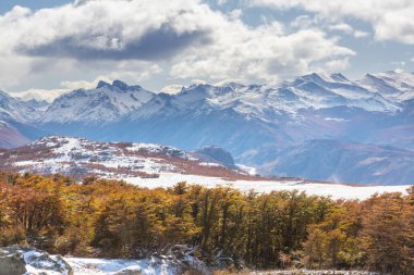 Patagonya dağlarında sonbahar sezonu, Güney Amerika, Arjantin