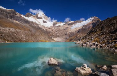 Cordillera Blanca 'da güzel dağlar, Peru, Güney Amerika