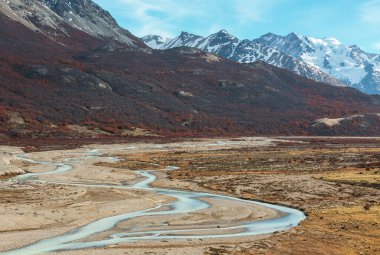 Perito Moreno Ulusal Parkı, Arjantin, Güney Amerika. Güzel renkli sonbahar mevsimi.