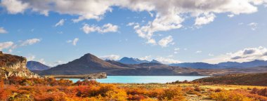 Perito Moreno Ulusal Parkı, Arjantin, Güney Amerika. Güzel renkli sonbahar mevsimi.