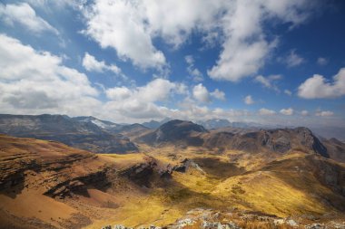 Peru 'daki And Dağları' ndaki (veya Güney Cordilleras 'taki) güzel dağlar