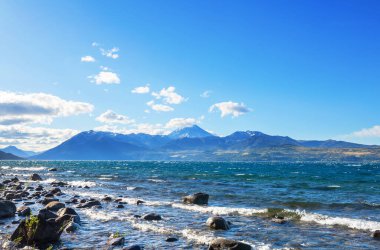 Arjantin 'de gün batımında volkan Lanin