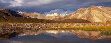 Valle Hermosa 'daki inanılmaz dağ manzaraları, Arjantin, Güney Amerika