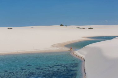 Brezilya 'daki Lencois Maranhenses Ulusal Parkı' ndaki gölcükler. Alışılmadık doğal manzaralar.
