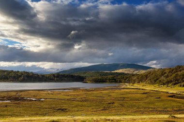 Dünyanın sonu. Beagle çevresindeki güzel doğal manzara. Ushuaia, Arjantin 'deki ses.