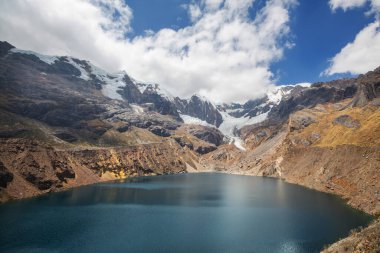 Cordillera Blanca 'da güzel dağlar, Peru, Güney Amerika