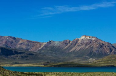 Patagonya 'daki güzel dağ manzaraları. Güney Amerika, Arjantin 'de dağlar gölü.