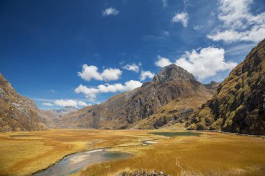Cordillera Blanca 'da güzel dağlar, Peru, Güney Amerika