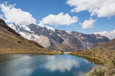 Cordillera Blanca 'da güzel dağlar, Peru, Güney Amerika