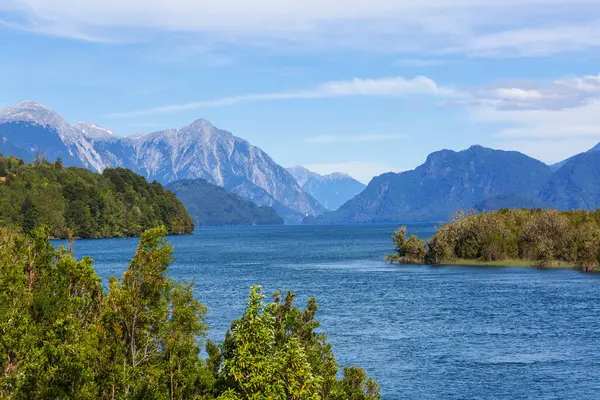 Carretera Austral, Patagonya, Güney Şili boyunca güzel dağ manzaraları