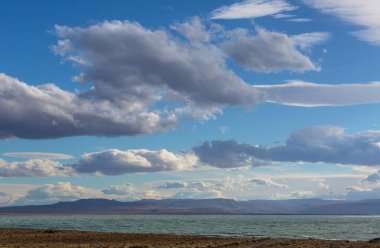 Patagonya 'daki güzel dağ manzaraları. Güney Amerika, Arjantin 'de dağlar gölü.
