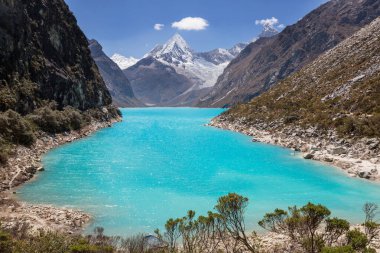 Cordillera Blanca, Peru, Güney Amerika 'daki Paron Gölü.