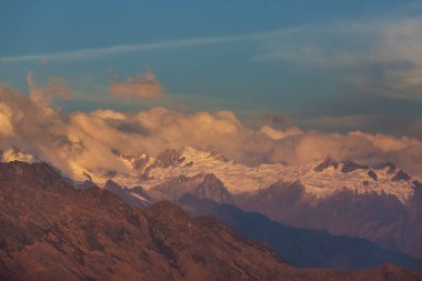 Cordillera Blanca, Peru, Güney Amerika 'daki güzel dağ manzaraları
